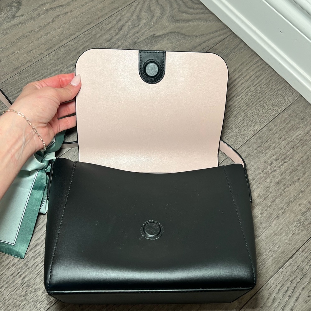 ♠️ kate Spade Black Leather Crossbody - Picture 5 of 7